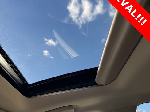 Used 2020 Nissan Pathfinder Platinum image 16