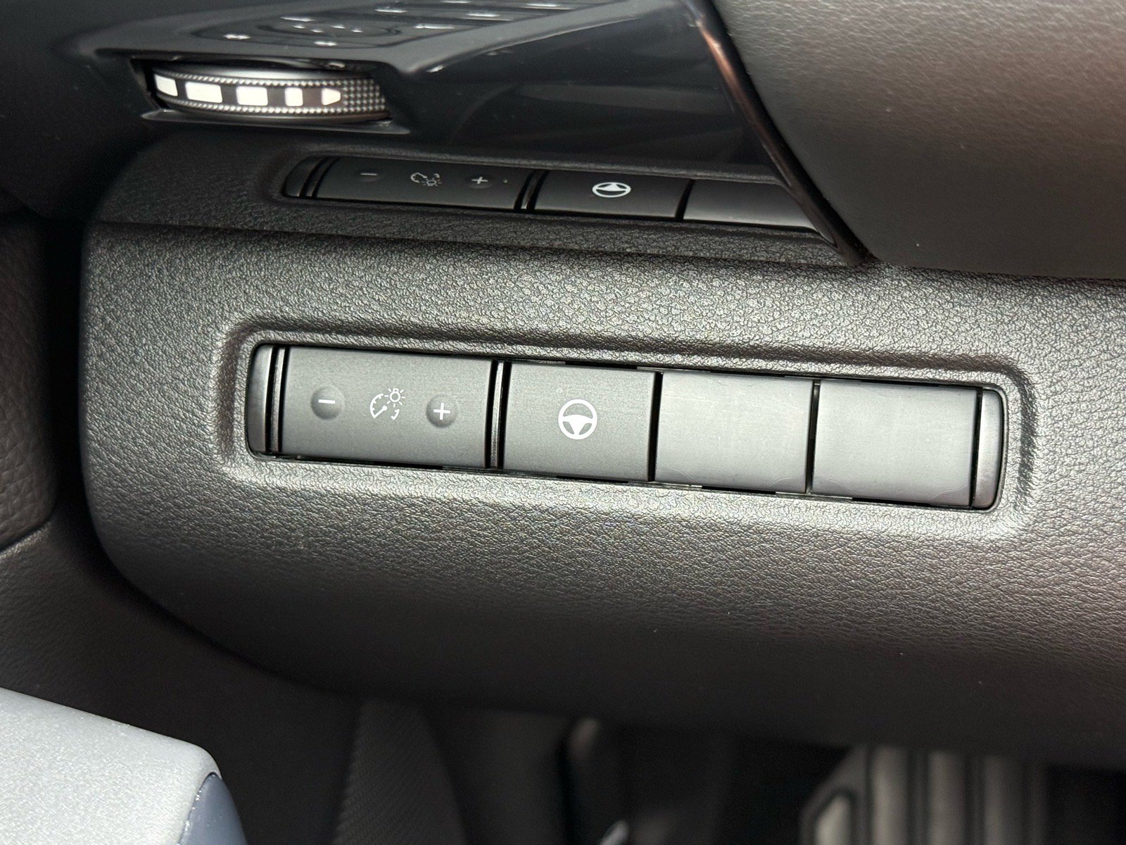 Used 2024 Nissan Pathfinder SV w/ Black Appearance Package FWD image 17