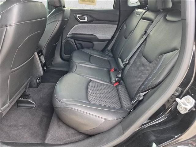 Used 2023 Jeep Compass Latitude AWD/4WD image 19