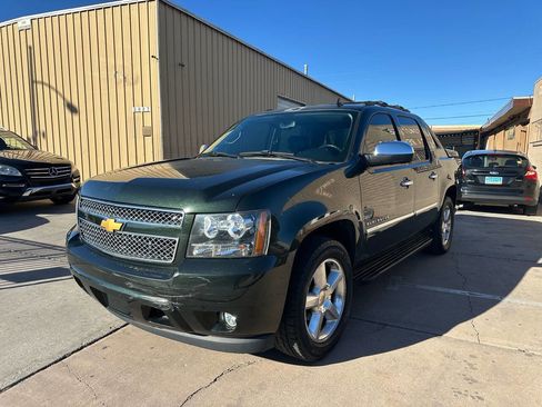 Used 2013 Chevrolet Avalanche LTZ image 2