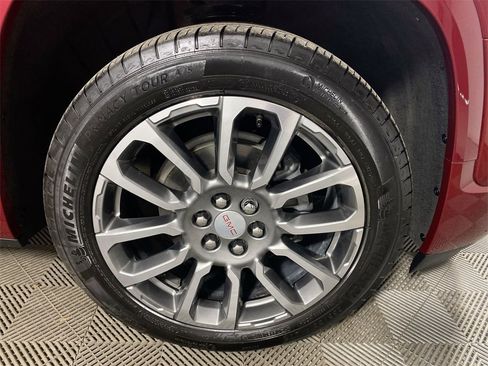 Used 2023 GMC Acadia Denali w/ Denali Technology Package image 10