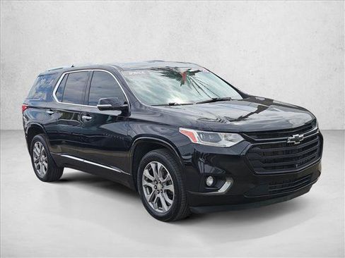 Used 2020 Chevrolet Traverse Premier w/ LPO, Blackout Package AWD/4WD image 3