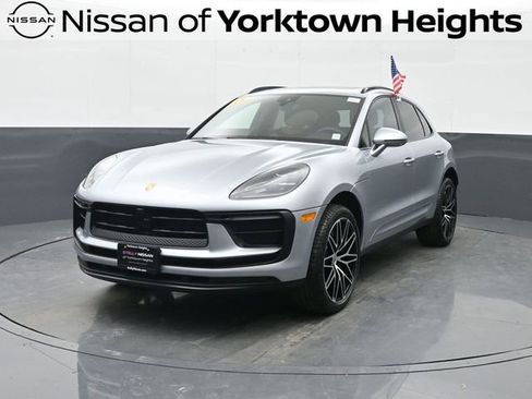 Used 2025 Porsche Macan AWD/4WD image 1