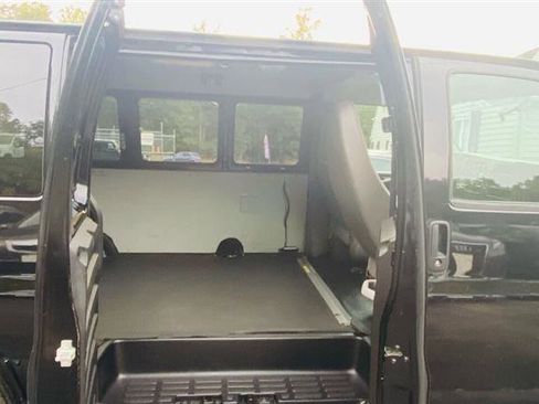 Used 2010 Chevrolet Express 1500 image 15