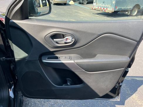 Used 2019 Jeep Cherokee Limited AWD/4WD image 21