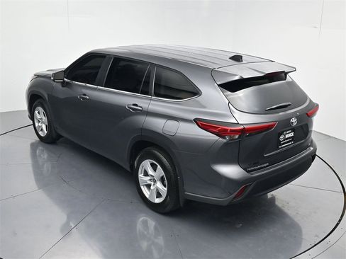 Used 2023 Toyota Highlander L image 52