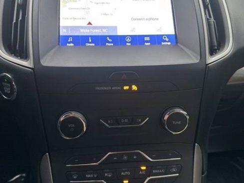Used 2020 Ford Edge SEL image 22