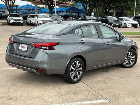 Used 2025 Nissan Versa SV image 5