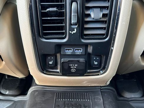 Used 2021 Jeep Grand Cherokee Limited w/ Luxury Group II image 37