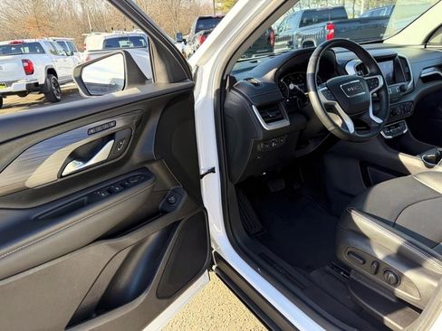 Used 2023 GMC Terrain SLT image 12