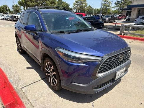 Used 2022 Toyota Corolla Cross XLE FWD image 4