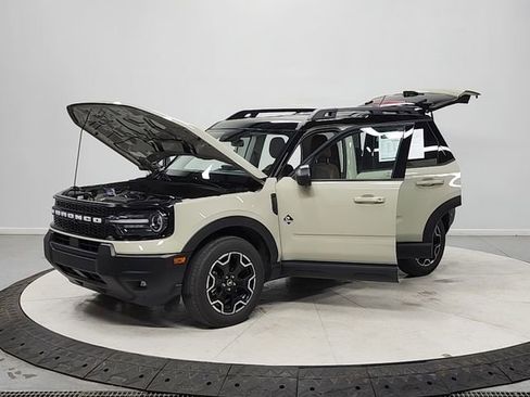 Used 2025 Ford Bronco Sport Outer Banks AWD/4WD image 11
