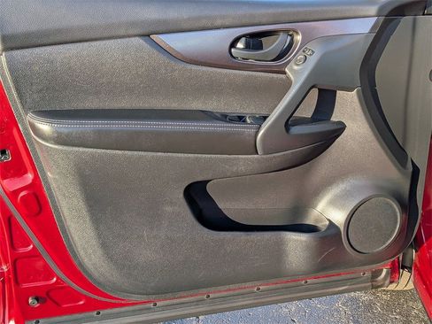 Used 2020 Nissan Rogue Sport S image 9