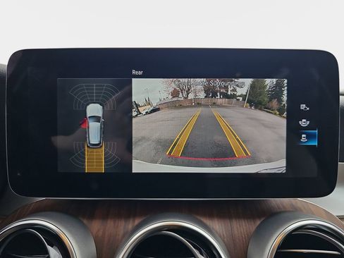 Used 2022 Mercedes-Benz GLC 300 4MATIC image 25