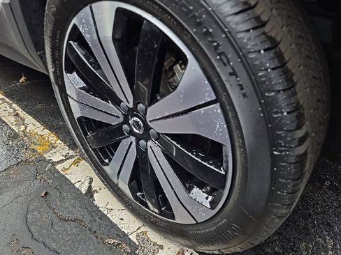 Certified 2023 Volvo C40 P8 Recharge Plus w/ Climate Package image 11