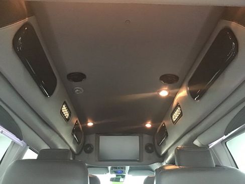 Used 2020 GMC Savana 2500 Extended w/ Enhanced Convenience Package image 10