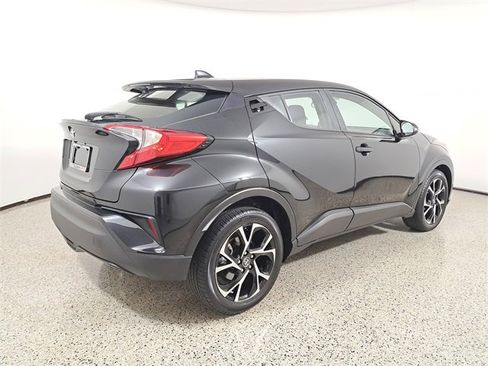 Used 2021 Toyota C-HR LE image 5
