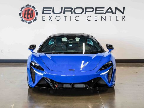 Used 2025 McLaren Artura Spider RWD image 5
