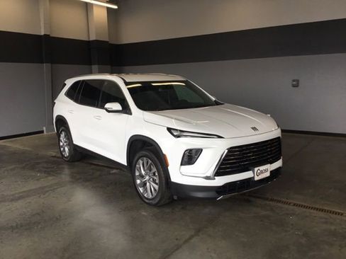 Used 2025 Buick Enclave Preferred image 1