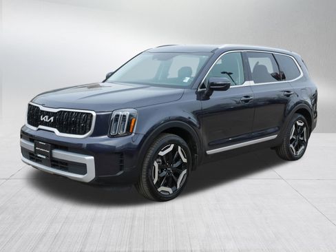 Used 2025 Kia Telluride EX image 3