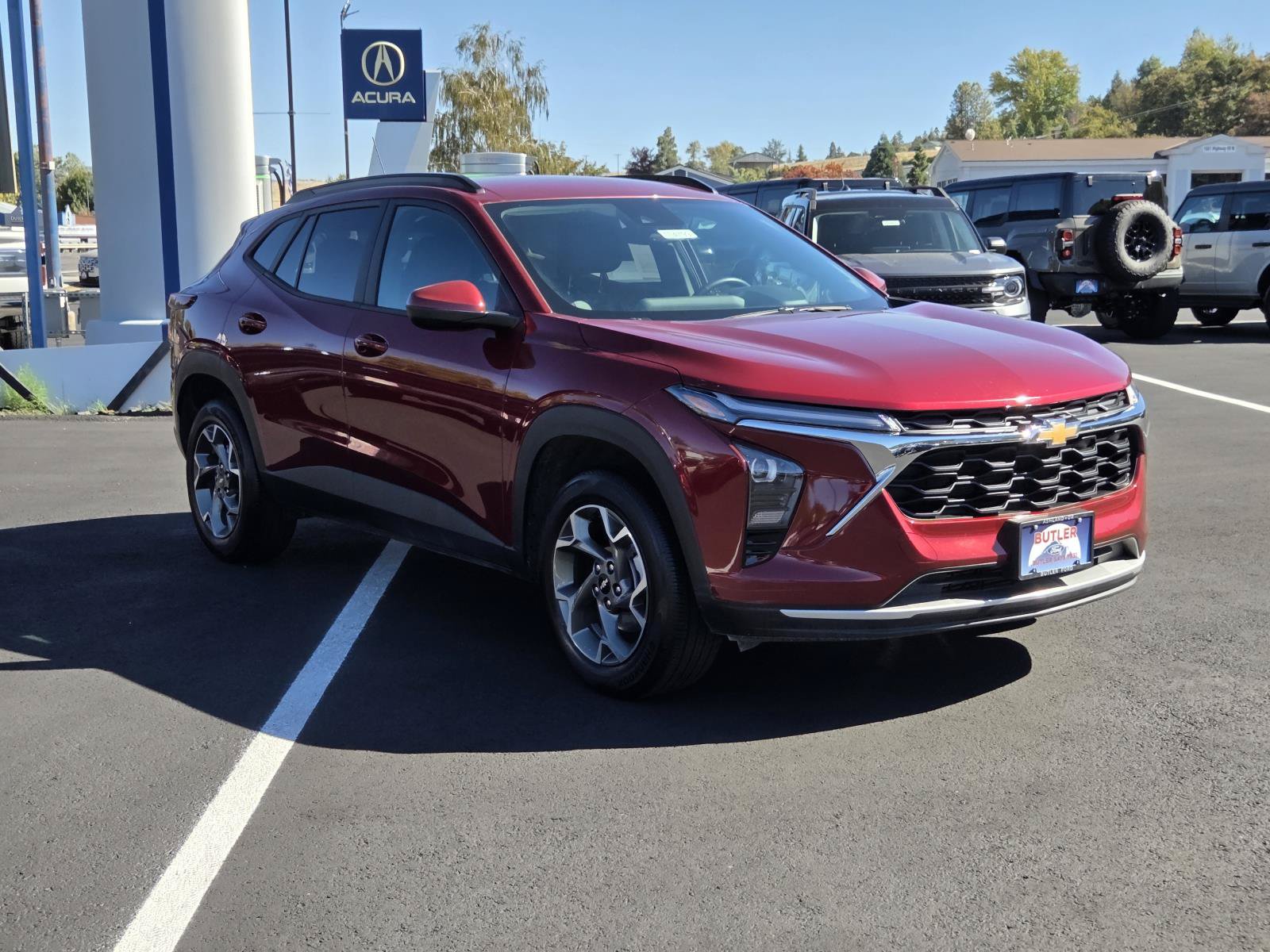 Used 2025 Chevrolet Trax LT w/ LT Convenience Package FWD image 3