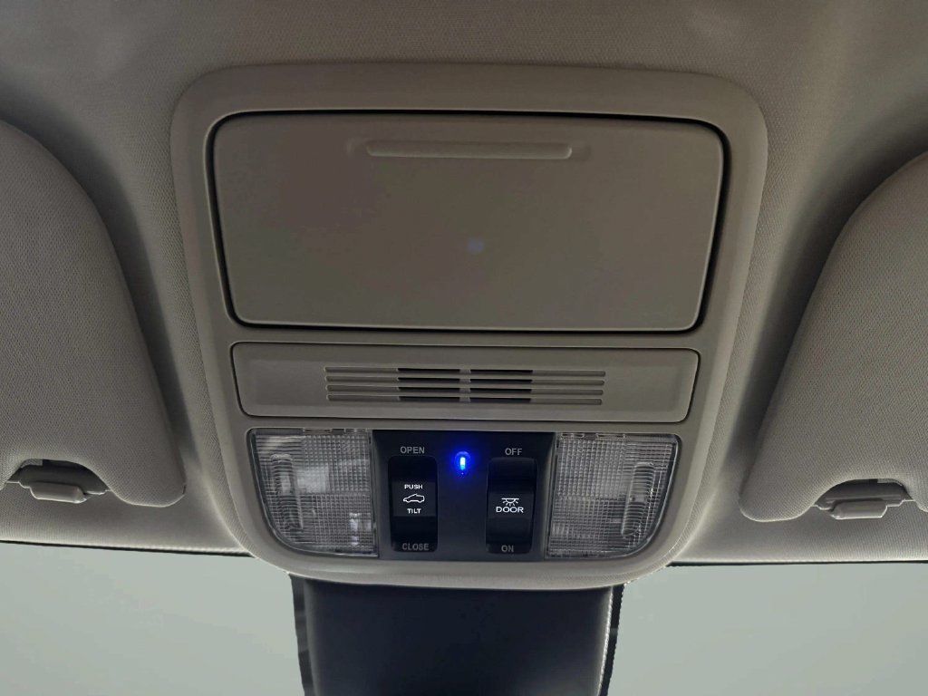 Used 2025 Honda Odyssey Elite image 14