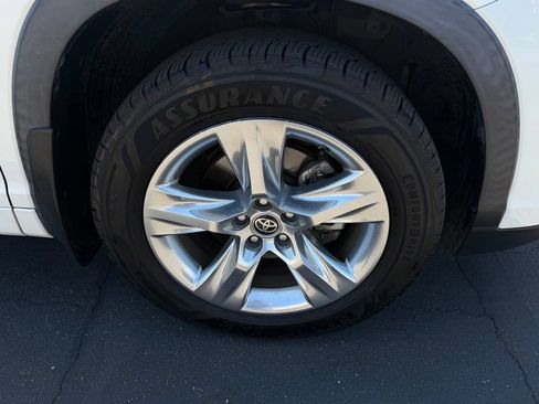 Used 2019 Toyota Highlander Limited AWD/4WD image 9