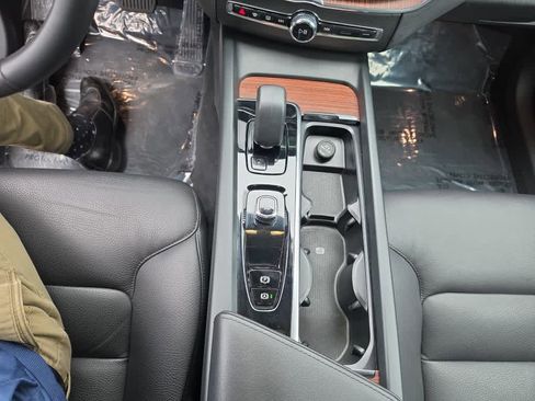 Used 2023 Volvo XC60 B5 Plus w/ Climate Package image 16