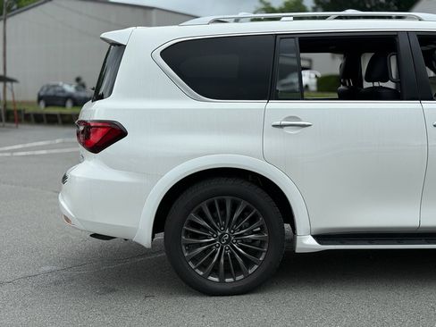 Used 2024 INFINITI QX80 Sensory w/ All-Season Package AWD/4WD image 9