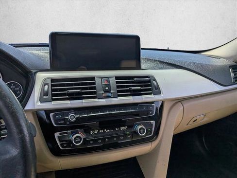 Used 2018 BMW 320i Sedan RWD image 9