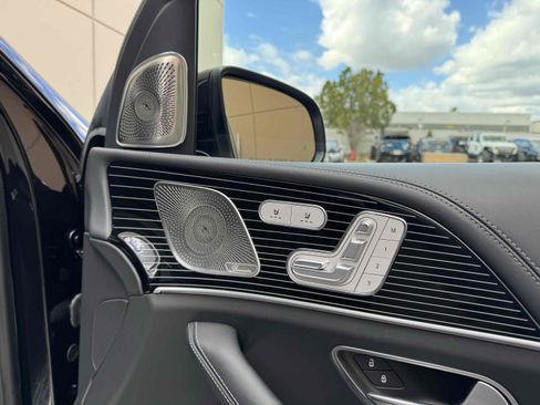 Used 2023 Mercedes-Benz Maybach GLS 600 4MATIC image 76