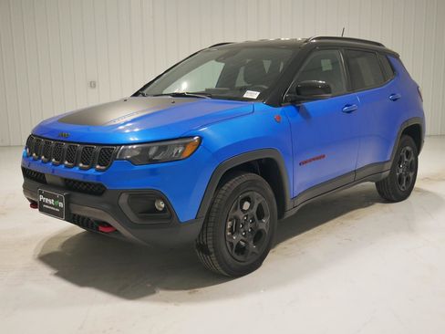 Used 2023 Jeep Compass Trailhawk image 1