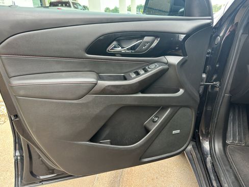 Used 2023 Chevrolet Traverse RS FWD image 13