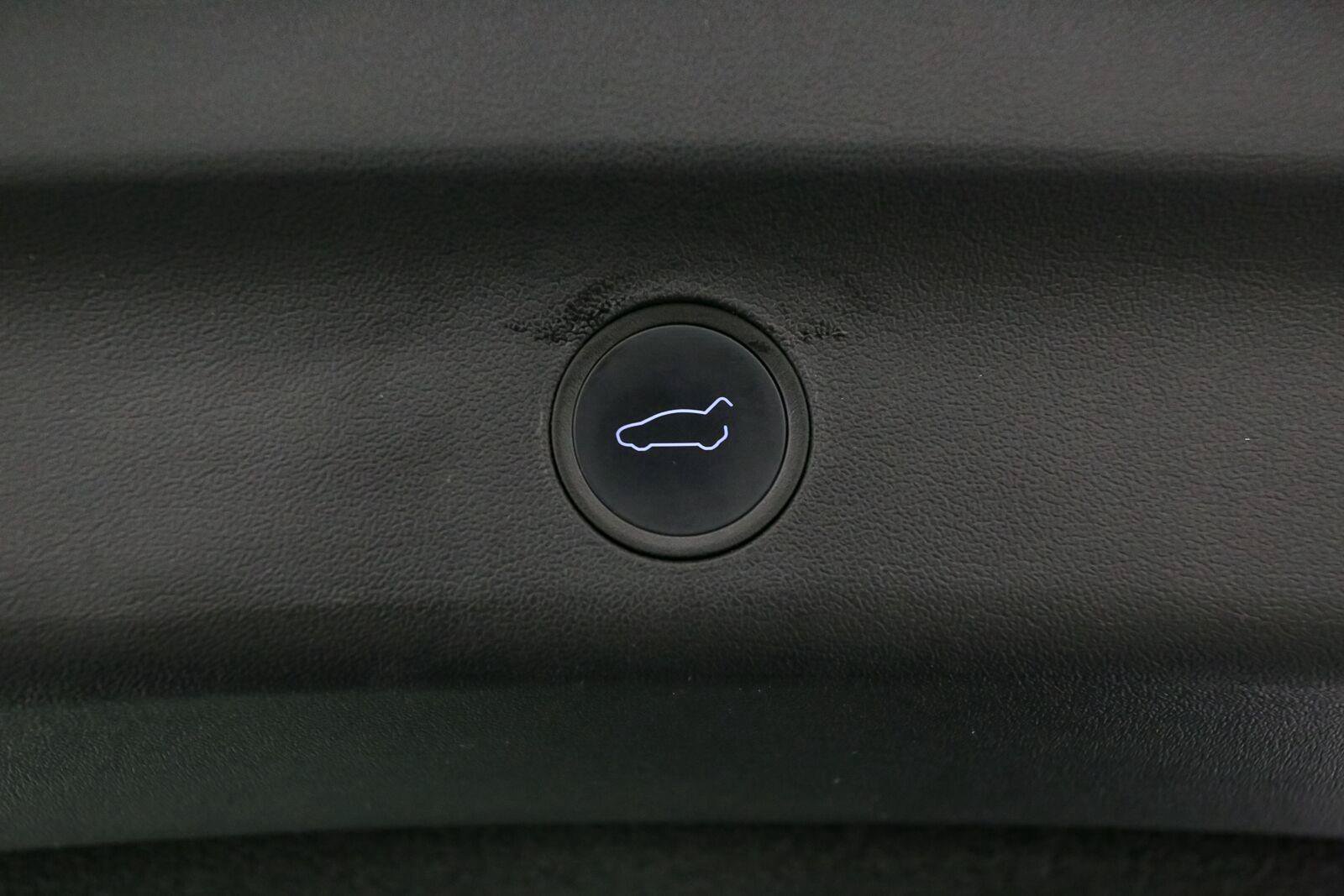 Used 2021 Tesla Model Y Long Range AWD/4WD image 12