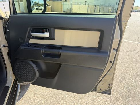 Used 2014 Toyota FJ Cruiser 4WD w/ Upgrade Package image 40