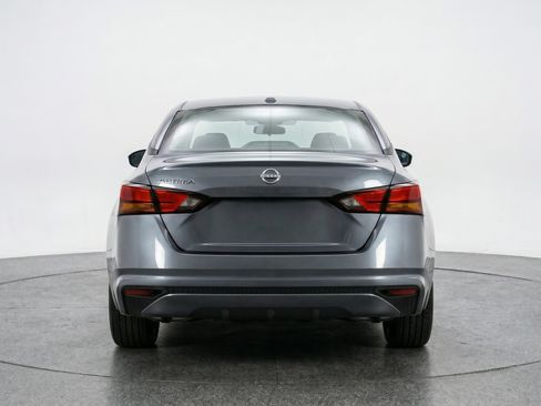 Used 2025 Nissan Altima 2.5 SV FWD image 6