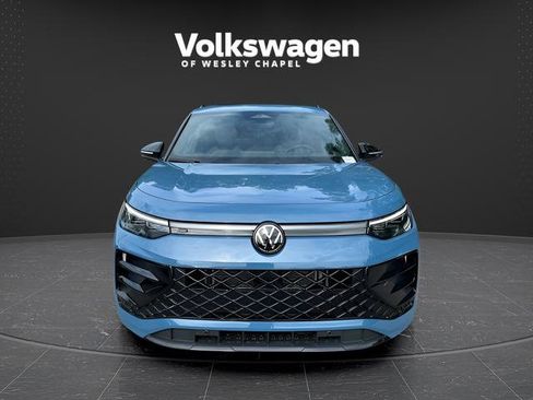 Certified 2025 Volkswagen Tiguan SE R-Line AWD/4WD image 3