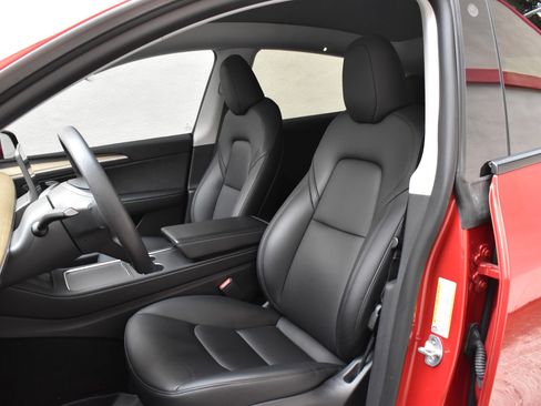 Used 2022 Tesla Model Y Long Range image 20