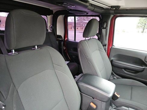 Used 2021 Jeep Gladiator Sport image 12