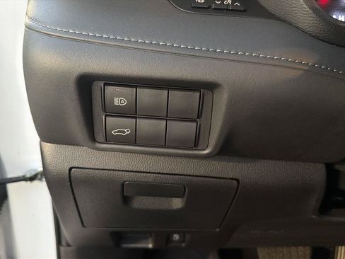 Used 2023 Toyota Highlander XLE FWD image 20