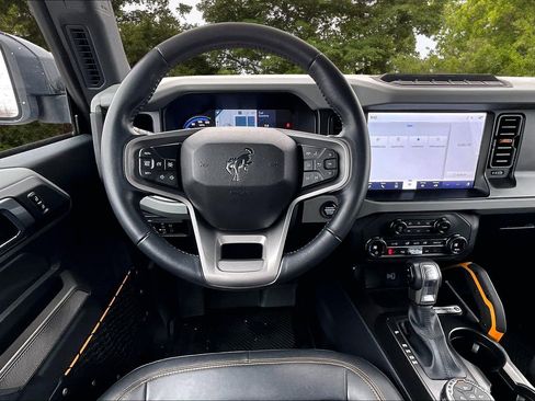 Used 2023 Ford Bronco Badlands image 8