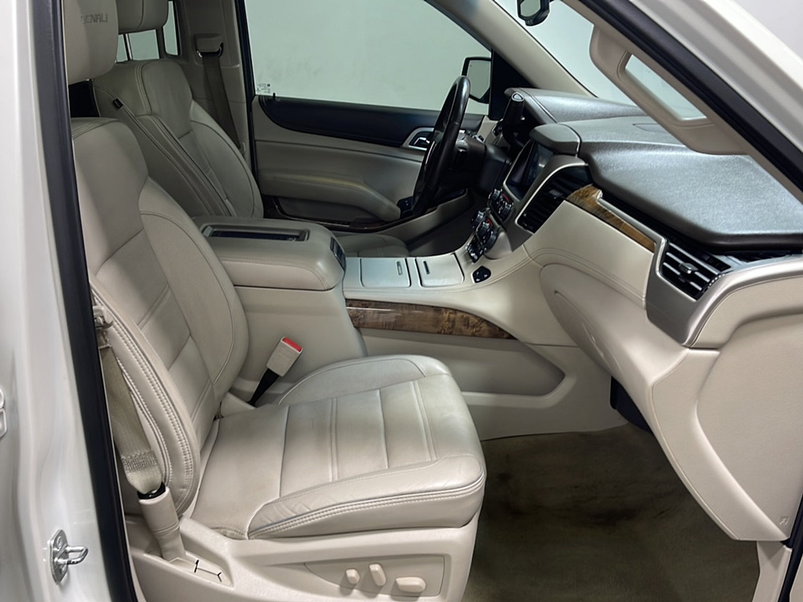 Used 2015 GMC Yukon Denali AWD/4WD image 21