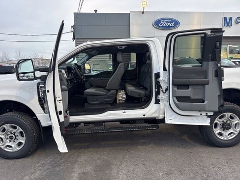 New 2026 Ford F350 XLT w/ FX4 Off-Road Package image 22
