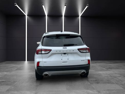 Used 2022 Ford Escape SE image 6