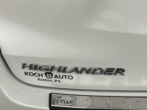 Used 2019 Toyota Highlander XLE AWD/4WD image 19