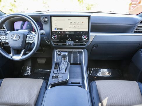 Used 2024 Lexus GX 550 AWD/4WD image 12