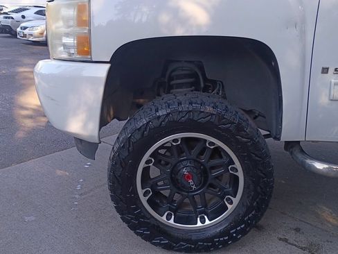 Used 2009 Chevrolet Silverado 1500 LT w/ Power Pack Plus AWD/4WD image 8