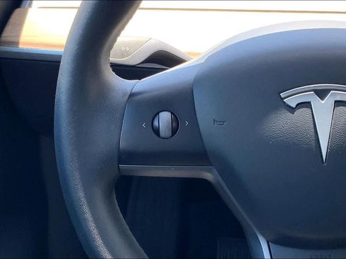 Used 2021 Tesla Model Y Long Range AWD/4WD image 24