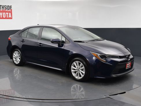 Used 2025 Toyota Corolla LE w/ LE Premium Package image 6