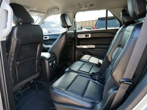 Used 2023 Ford Explorer Limited image 14